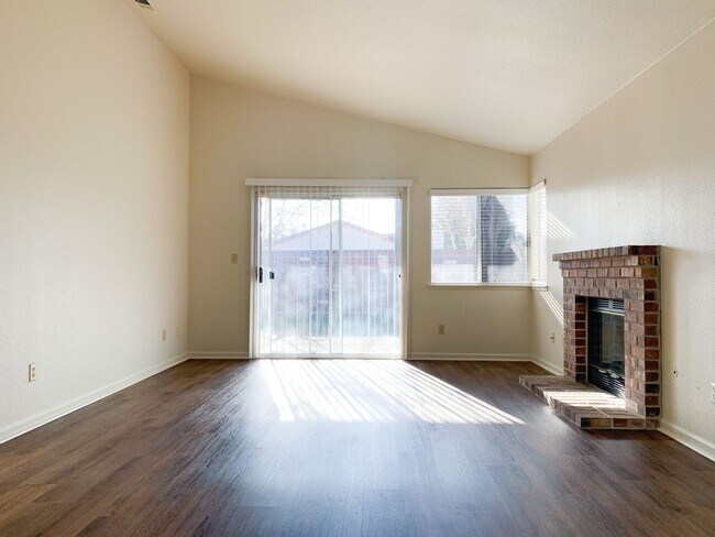 Foto del edificio - **Coming Soon** Comfortable 3 Bed, 2 Bath in Elk Grove