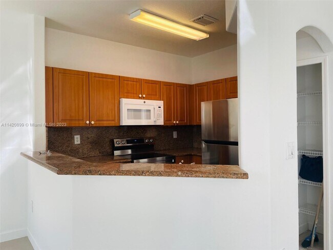 Foto del edificio - 8048 NW 108th Ct