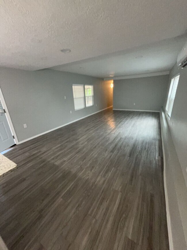 Foto del edificio - 4916 Moore Cir