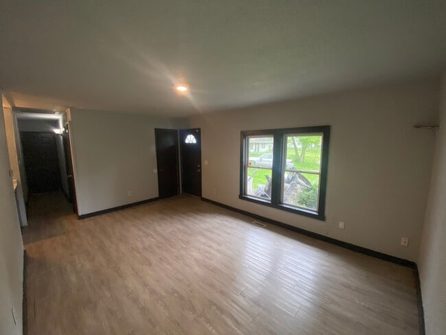 Building Photo - 908 Shasta Dr