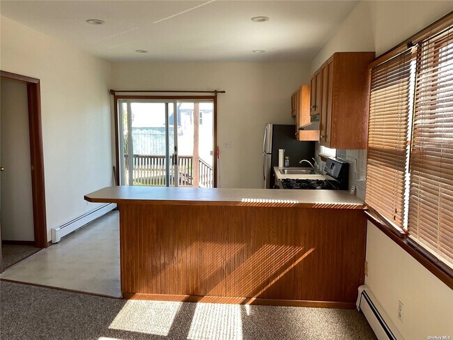 Foto del edificio - 451 Fire Island Ave