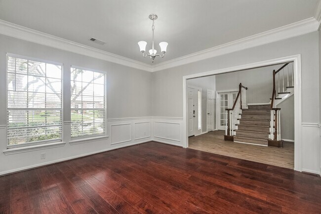 Foto del edificio - 4923 Laurel Hill Ct