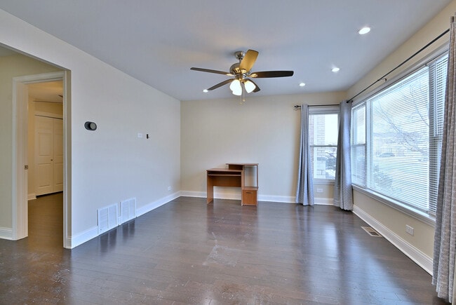 Foto del edificio - 7103 W Devon Ave