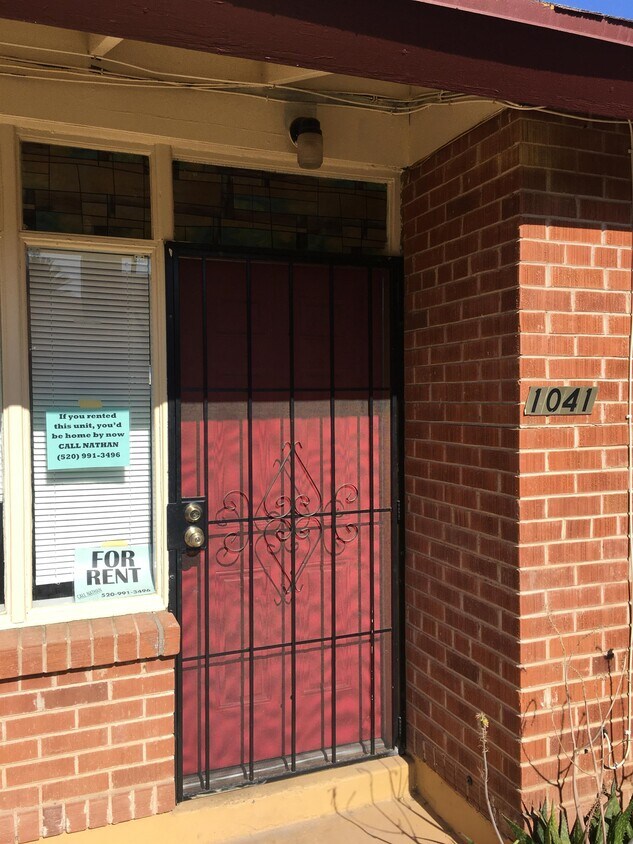 Foto principal - 1041 E 9th St