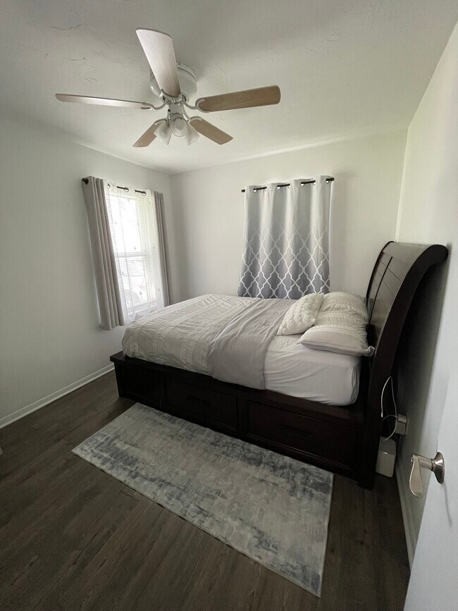 Foto del edificio - 4195 W 210th St