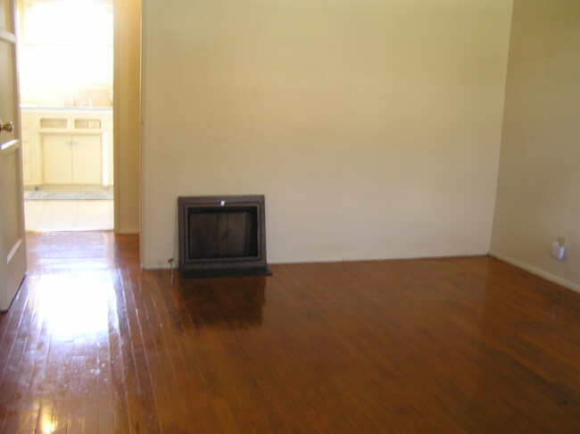 Livingroom - 2563 Nina St