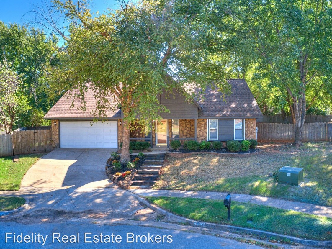 Primary Photo - 3 br, 2 bath House - 820 Lakeside Circle
