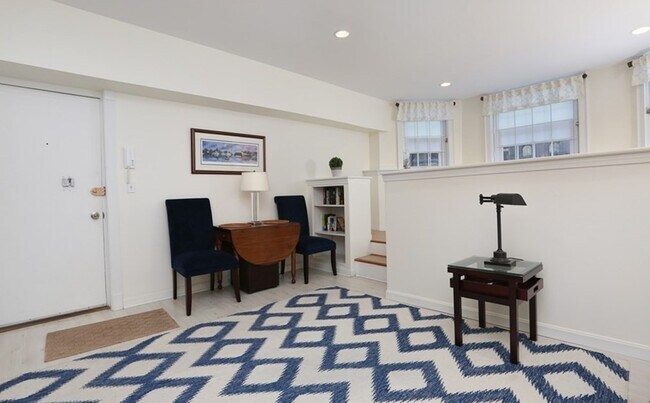 Building Photo - 120 Beacon St