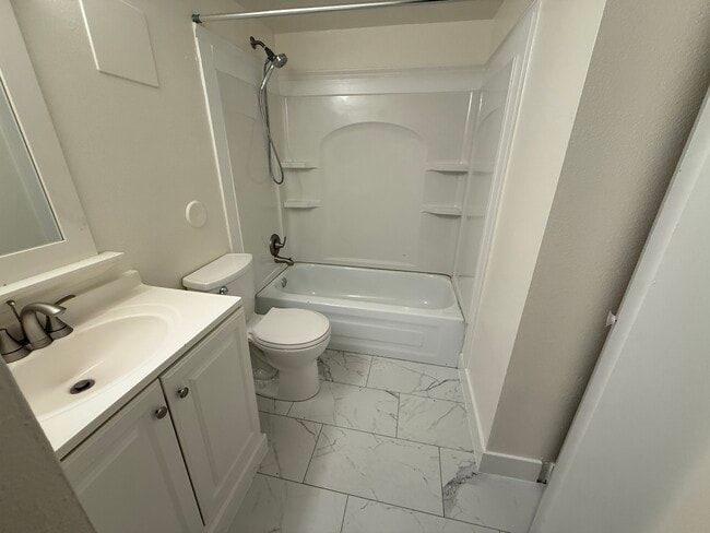 Foto del edificio - 1766 S Pitkin Cir