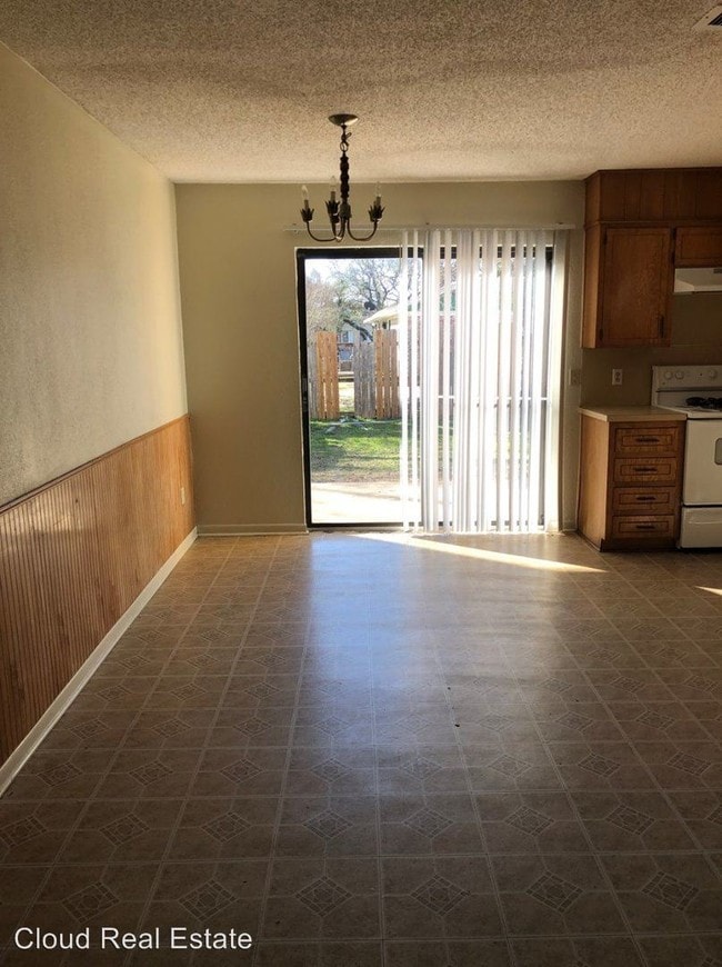 Foto del edificio - 3400 Victoria Cir