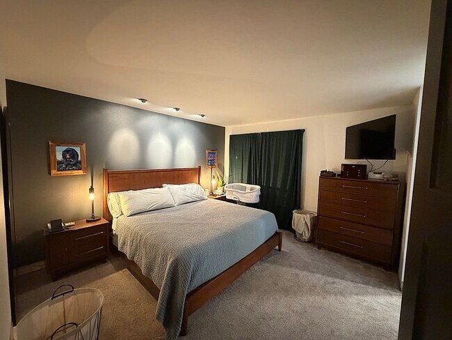 Foto del edificio - 12840 Silver Spruce Dr