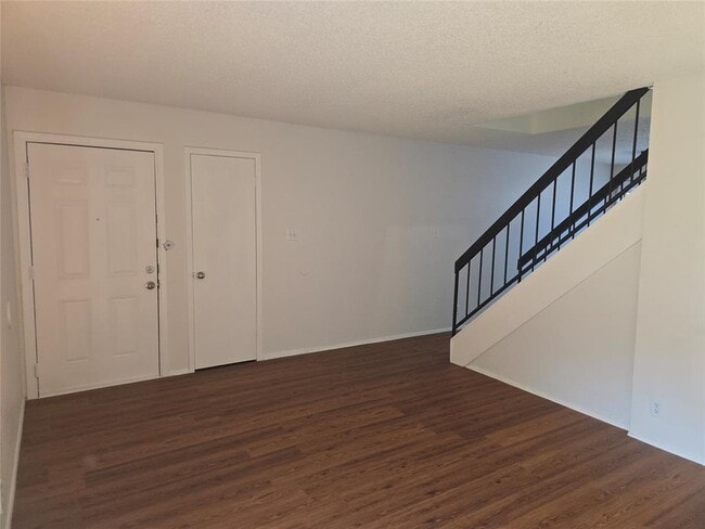 Building Photo - 7108 Creekside Dr