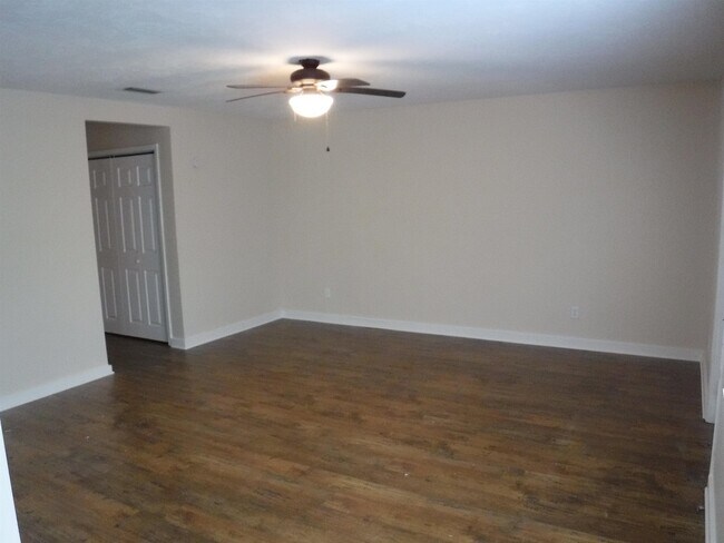 Foto del edificio - 2308 Sylvan Ct