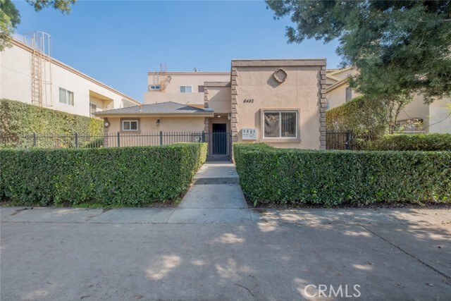 Foto principal - 6452 Woodley Ave