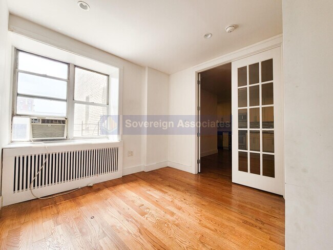 Foto del edificio - 4300 Broadway
