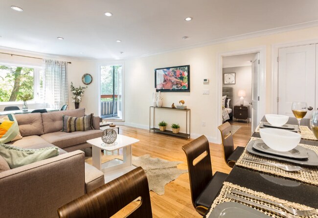 Foto del edificio - 1402 Beacon St