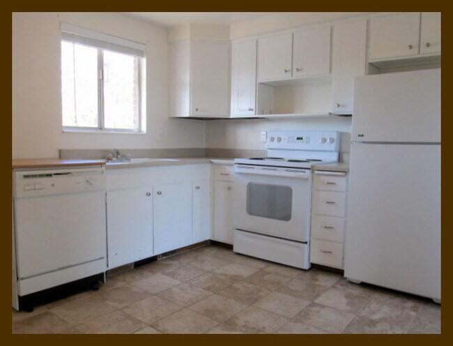 Foto del edificio - 2 Bedroom 1 Bathroom Apartment South Orem
