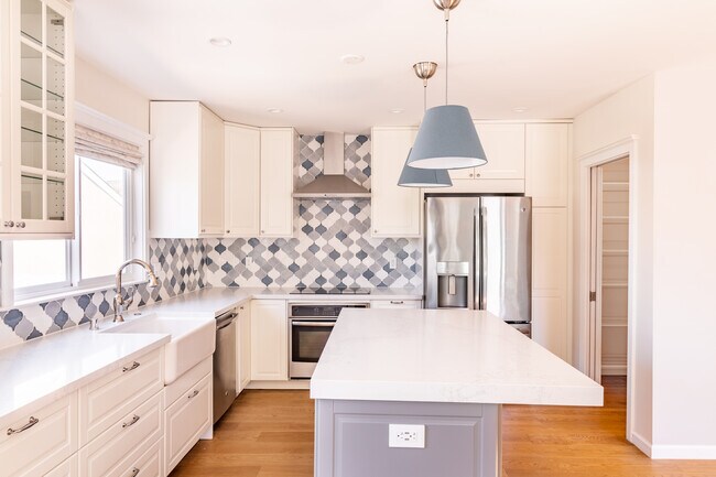 Modern classy kitchen, new appliances. - 1051 Park Ave