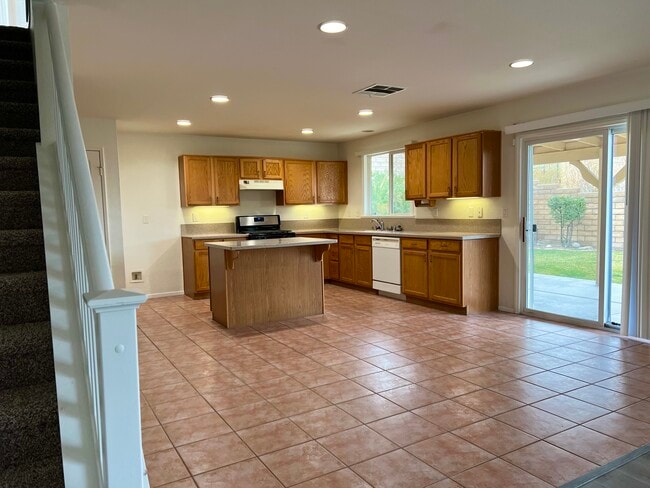 Building Photo - 38623 Erika Ln