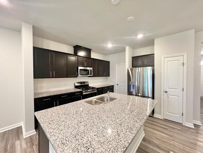 Foto del edificio - Newly Built 3BD, 2.5BA Raleigh Townhome in...