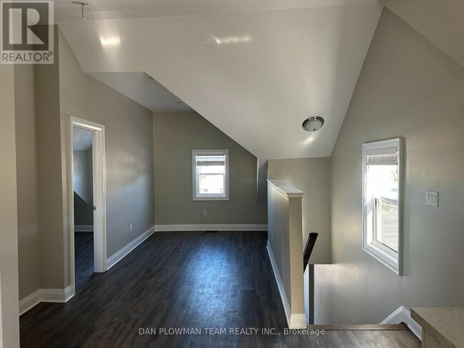 Photo du bâtiment - 460 Park Rd S