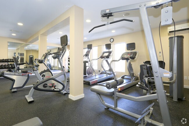 Gimnasio - 707 Leahy