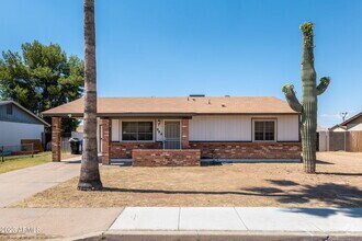 Building Photo - 964 W Hackamore St