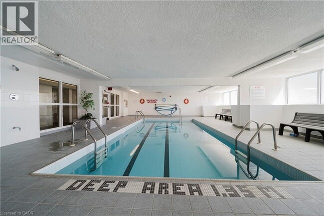 Building Photo - 375 King St N