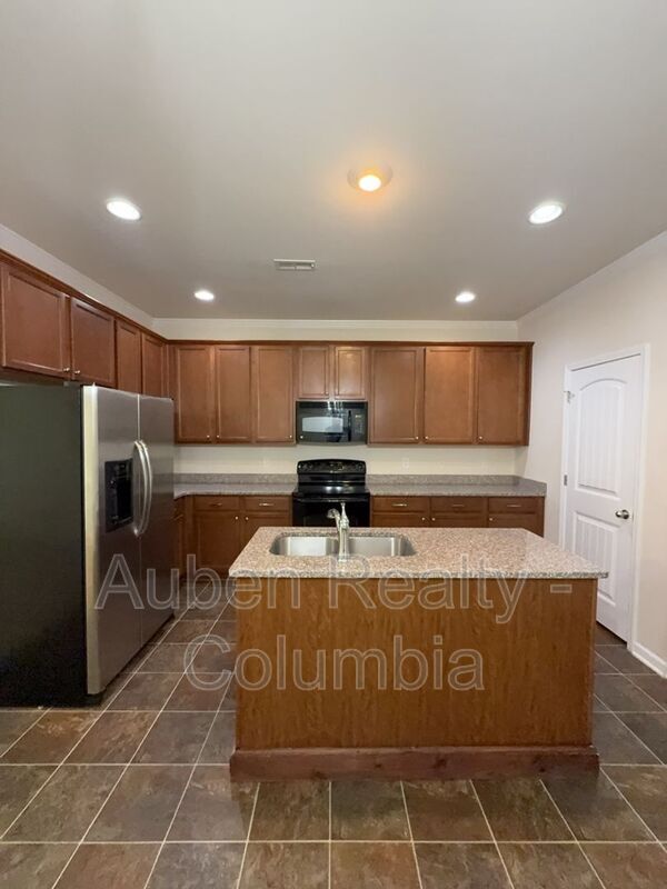 Building Photo - 204 Ashmore Ln