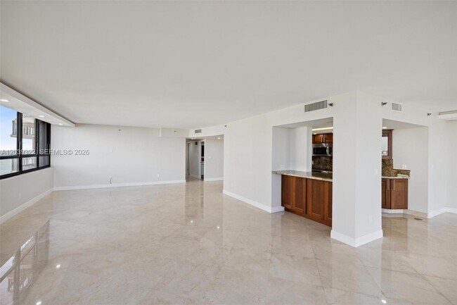 Foto del edificio - 10175 Collins Ave