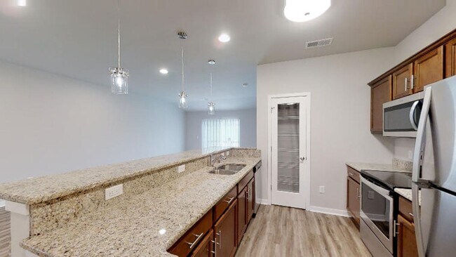Foto del edificio - 718 Cedar Bluffs Dr