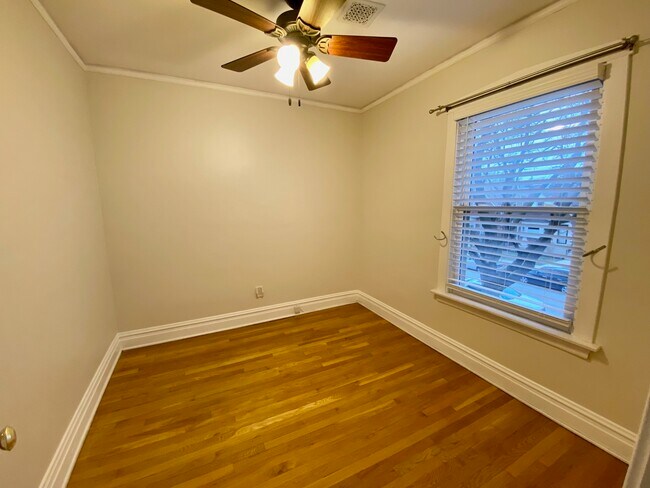 Front Bedroom - 5685 W Goodman St