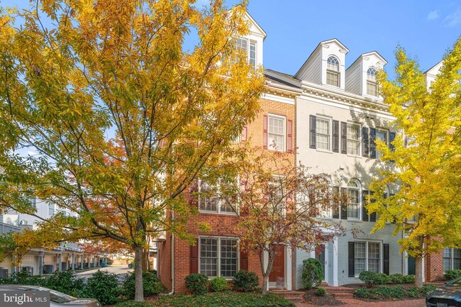 Building Photo - 8818 Hunting Lodge Ct