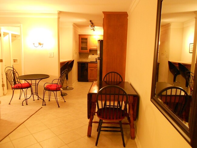 Foto del edificio - Studio Apartment Near 5 Points