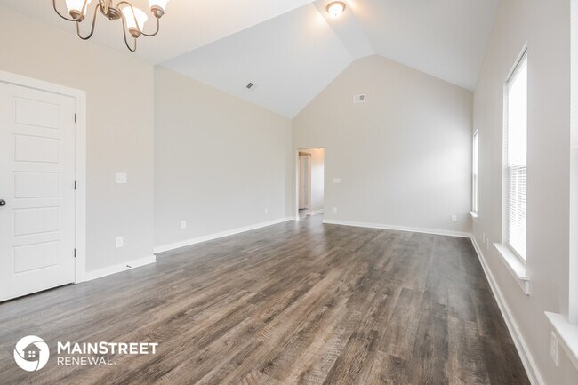 Building Photo - 825 Maple Trace