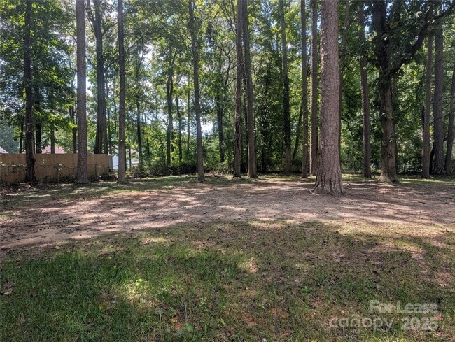Building Photo - 6542 Rosecran Dr