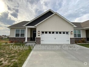 Building Photo - 812 Applewood Creek Dr