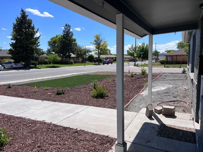 Building Photo - Ranch Home 3BD/2BA Conveniently Located Mi...
