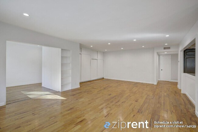 Foto del edificio - 6760 Hillpark Dr