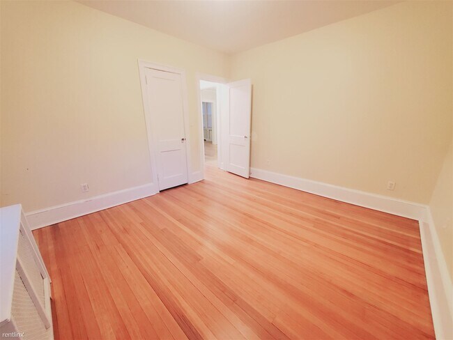 Building Photo - 2 br, 1 bath Condo - 94 Colonial Rd Unit 1