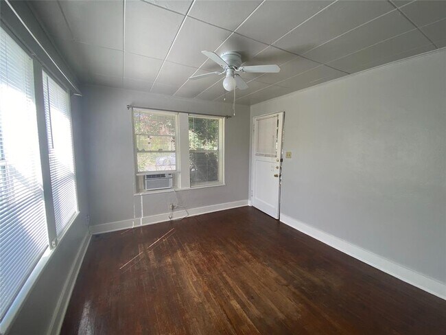 Building Photo - 5009 Avenue G