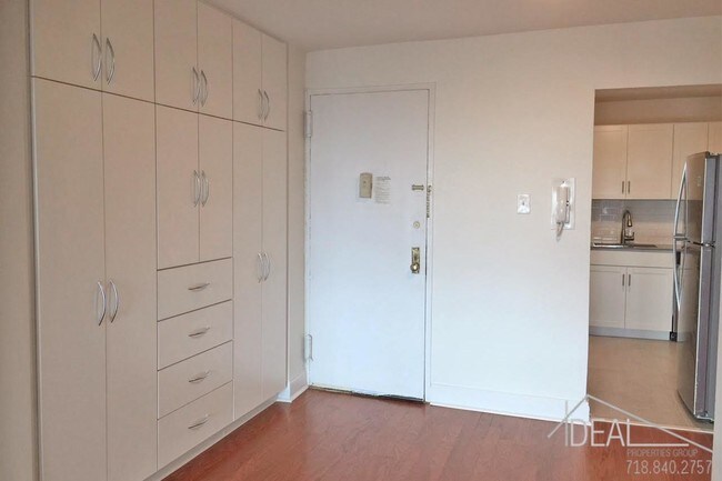 Building Photo - 3 bedroom in Brooklyn NY 11236