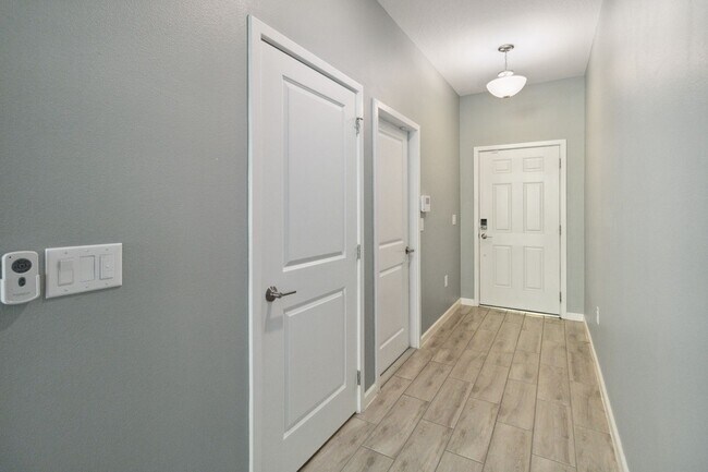 Building Photo - Beautiful Energy Efficient "Smart" 3/2.5 T...
