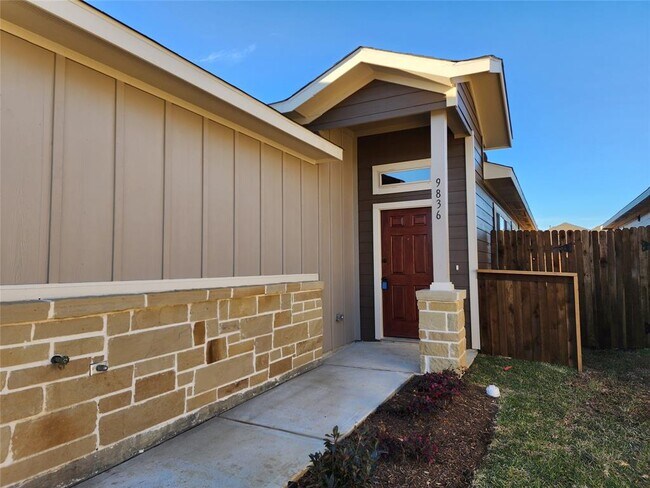 Foto del edificio - 9836 Grosbeak Ln
