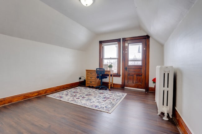 Building Photo - 1102 Sunset Ave