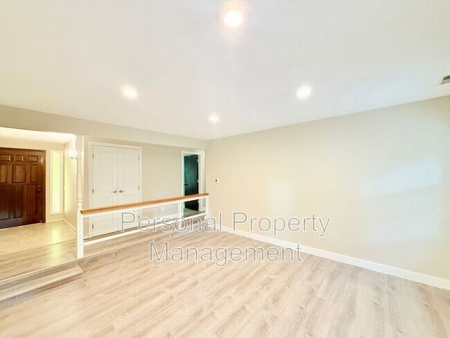 Foto del edificio - 9411 NE Pinecreek St