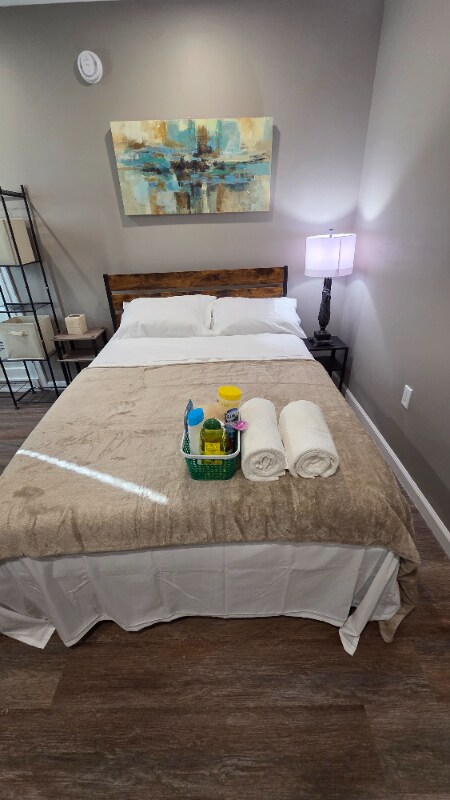 Building Photo - 1421 S Carey St