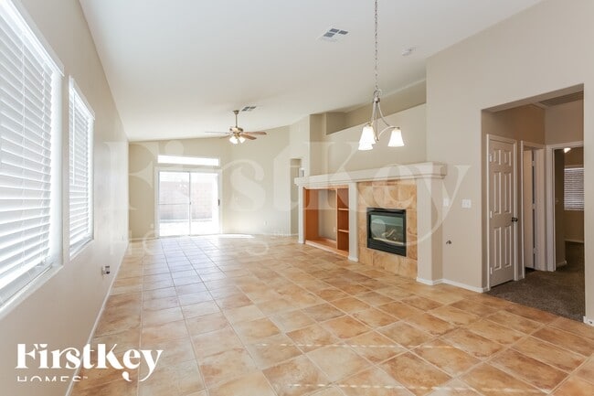 Foto del edificio - 7625 Burning Falls Dr