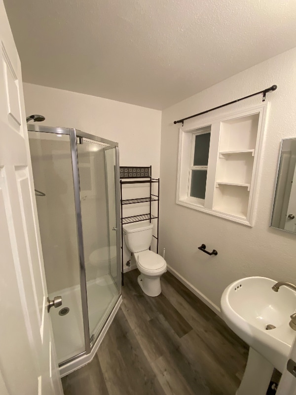 Building Photo - 447 Warwick Dr