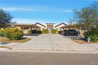 Building Photo - 11 Valeria St